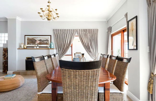 3 Bedroom Hilltop Home With Spectacular Views - Foto 29