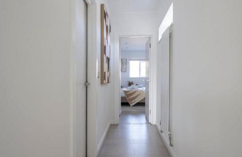 Designer 1BR I Work-From-Home Ready I Fast Wi-Fi - Foto 42