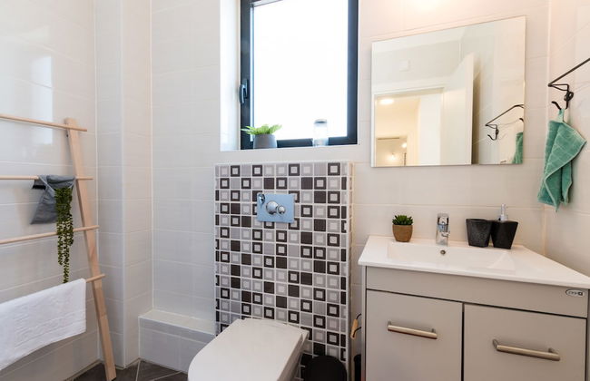 Artsy Modern Bright Apt in Bat Yam - Foto 21