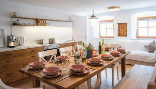 Gehobenes Ambiente in historischer Wohnung - Foto 3