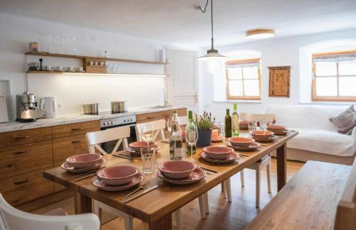 Gehobenes Ambiente in historischer Wohnung - Photo 3