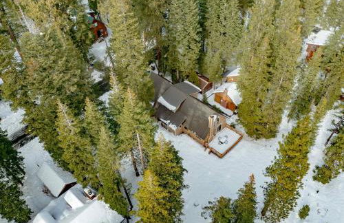 Beautiful Homewood Retreat with Deck and Grill - Foto 42