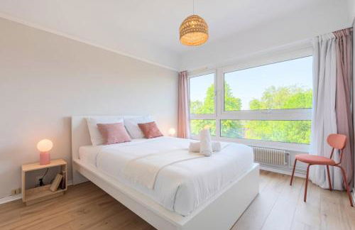 Spacious 3 bedroom apartment & private parking! - Foto 16