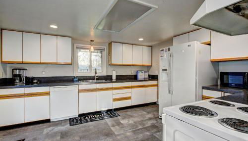 Little Blue Bungalow on Boise's Bench, Pet Friendly, Fully Fenced yard with doggie door! 2 miles from BSU, 5 minutes from Downtown Boise, Desk and workstation for remote workers, 2 TV's large walk-in closet, Good for mid-term stays - Foto 4, Other