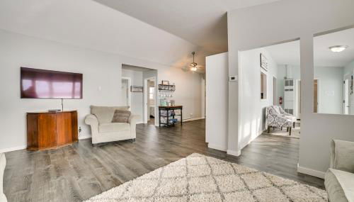 Dock and Views Lake Mitchell Home in Cadillac! - Foto 5