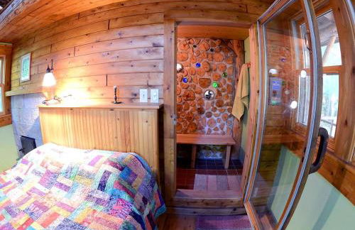 Cozy Lakefront Cabin Rental in the Woodlands of Empire, Michigan - Foto 16