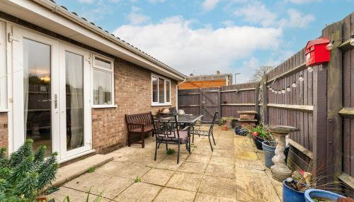 2-Bed Home with Free Parking - 2 min Walk to Bus - Foto 5