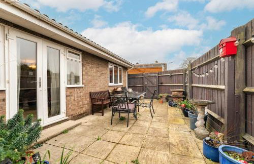 2-Bed Home with Free Parking - 2 min Walk to Bus - Foto 5