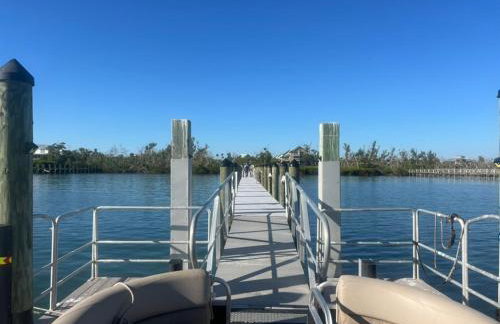 Remote Island Retreat with Private Ferry, Pool, Beach - Foto 40