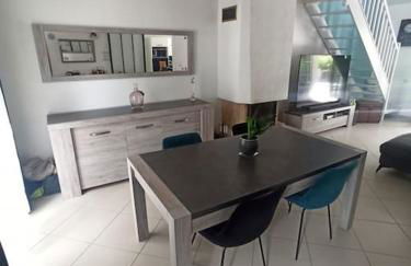 Charmante maison avec piscine chauffée, salle de cinéma et bar - Foto 19