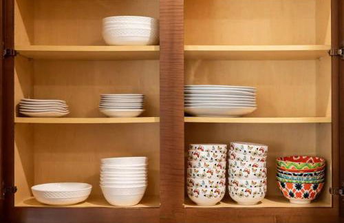 Bedroom with 3.5-Bathroom near Golf Course! - Photo 18