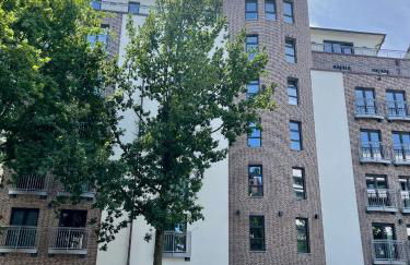 CLS Moderne City-Wohnung Hamburg Tiefgarage, Klimaanlage, Free-TV, 65 Zoll Smart-TV, E-Laden, Balkon, Parken, Nespresso Maschine inklusive Kapseln, Blick über Hamburg, Cafe im Haus, Bus gegenüber, Flex Check In - Foto 15