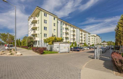 Apartament na Parterze z Parkingiem i Biurkiem do Pracy Zdalnej w Piasecznie by Noclegi Renters - Foto 24