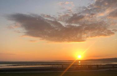 Cosy Panoramic Sea Views with North Dock Balcony - Foto 1