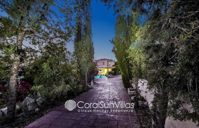 Wonderful Quiet Area, Completely Privacy, Large Private Pool, Colourful Garden - Foto 53