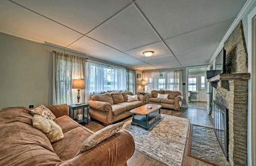 Boat and Ski Home on Edinboro Lake with Grill! - Foto 4