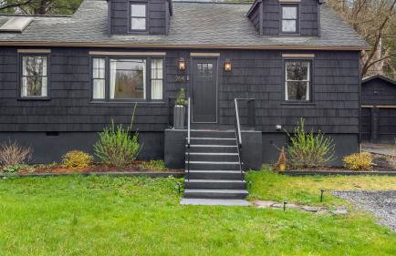 Charcoal Chalet by Avantstay A+ Design w/ Firepit - Foto 71