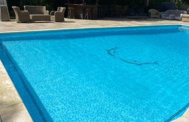 3 Bedroom Lodge Hotub pool in Horsley Surrey UK - Photo 29