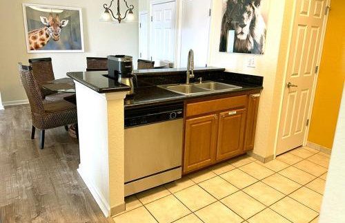 Lion King-themed condo near Disney, Sea World, Universal and OCCC with pool, spa, restaurants, shuttle, private balcony, and the BEST view of fireworks shows - Foto 47