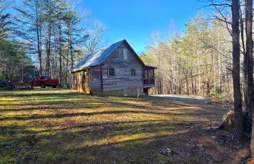 Couples Getaway Cabin with a Loft - Firepit - Creek - Foto 7