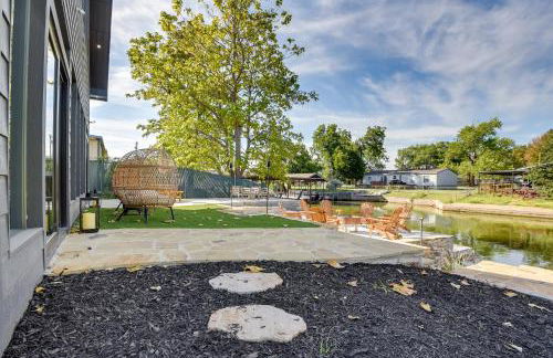 Waterfront Granbury Home with Electric Fireplace! - Foto 33