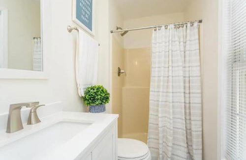 In The Woods - 5 BR Chalet with Game Room, Fire Table and Hot Tub - Foto 22