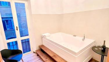 Pantheon Luxury Jacuzzi Apartment - Foto 2