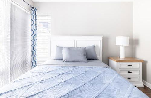 Luxury Downtown Townhome Private Garage Unit 4 - Photo 18