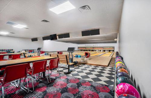 Bowling Alley! Expansive Group Getaway in Lewiston - Foto 16