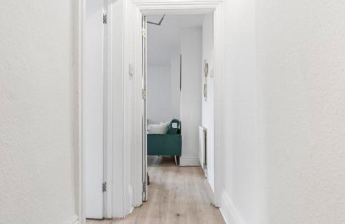 Contractor Stay - Newport Sleeps 5 with Wi-Fi - Foto 8