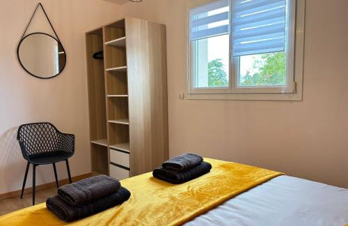 La clé des champs Maison plain pied lumineuse bien équipée, séjour spacieux, belle terrasse aménagée, garage, grand jardin clos, parking, près de Bayeux et Omaha Beach, chiens bienvenus - Foto 24