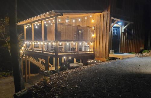 Cozy Cabin Retreat w/ Hot Tub & Nature Views - Foto 46