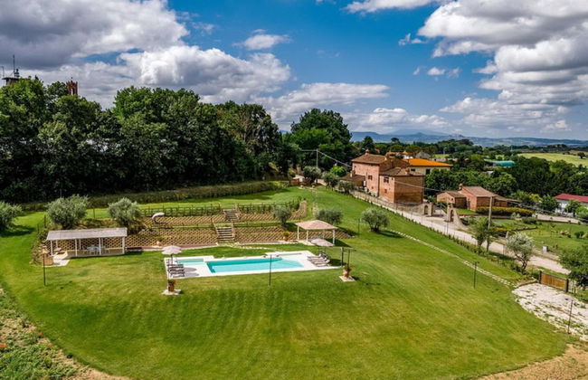 Farmhouse in Tuscany With Pool and Hill Views - Photo 22