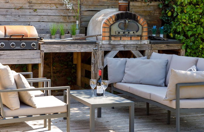 Tranquil Family Retreat 5 min to Beach Garden - Photo 3