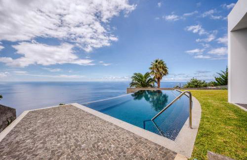Vila Aguarelas with pool by Stay Madeira Island - Foto 41
