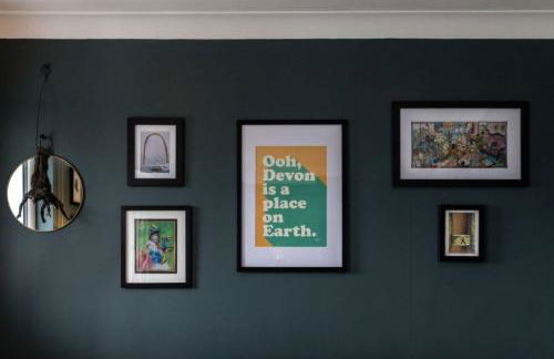 Stylish 2 bed pet-friendly coastal retreat - Foto 26