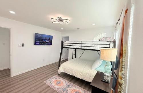 Cozy Lakeview Retreat Home - Photo 40