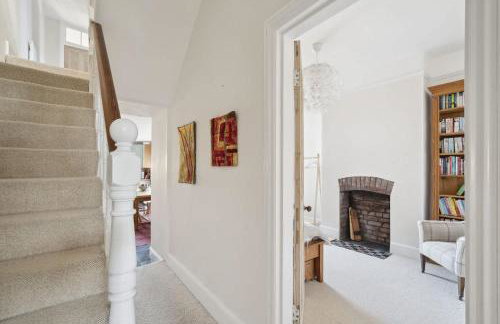 Beautiful Victorian Home on Peaceful Green Square - Foto 32