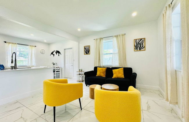 Modern 2-bedroom Retreat Near Beach Airport - Foto 10