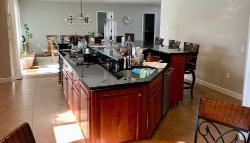 Stunning 3,400 sq ft Lake House w Boat Dock, Sauna, Steam Shower, and More - Foto 4