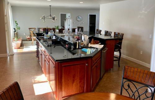 Stunning 3,400 sq ft Lake House w Boat Dock, Sauna, Steam Shower, and More - Foto 4