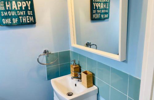 3 Bedroom House Garden Free Parking 15 min to centre 5 min to motorway - Foto 14