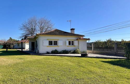 T3 Cozy Old House with XL garden - Foto 19