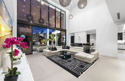 Three Story Waterfront Villa with Basketball and Mini Golf - Foto 5