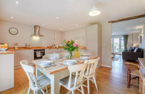 3 Bed in Staplecross oc-rh1162 - Photo 6