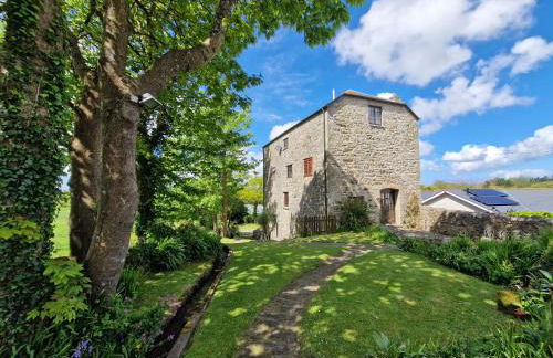 The Penthouse, top floor of a Grade II Listed Mill - Foto 1
