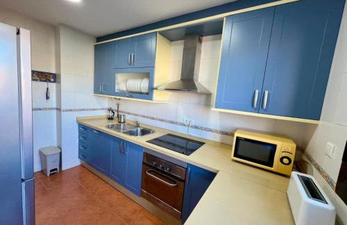 Urban Retreat with Views & Terrace - Foto 15