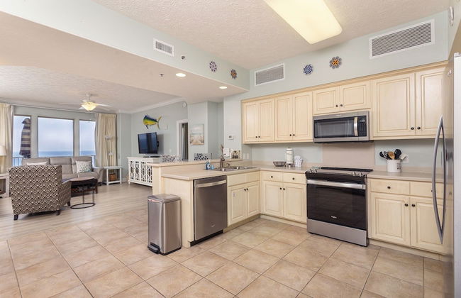 Wondrous Oceanfront Condo with Free Poolside WiFi - Unit 1105 by RedAwning - Foto 9