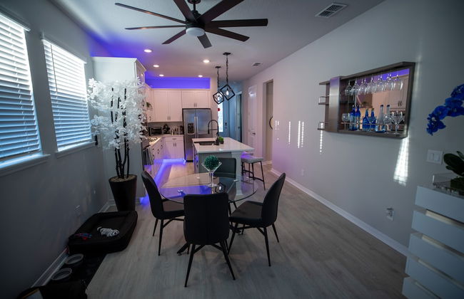 Brand New Modern Pet Friendly Zen Home W/ Private Home Theater & Hot Tub! 2 Bedroom Home by RedAwning - Photo 12