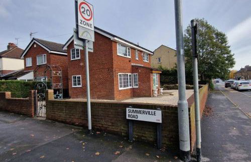 3-Bed Detached House Private Drive for Two Cars - Foto 4